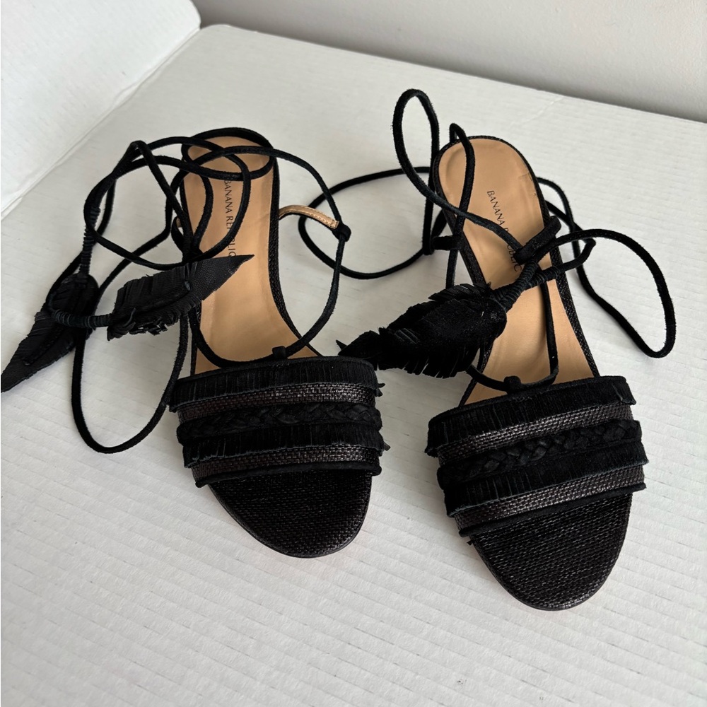 Banana Republic Calisa Kitten Heels Sandals Fringe and Feather Suede. Black. 7
